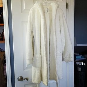 Forever 21 white bathrobe with hood
